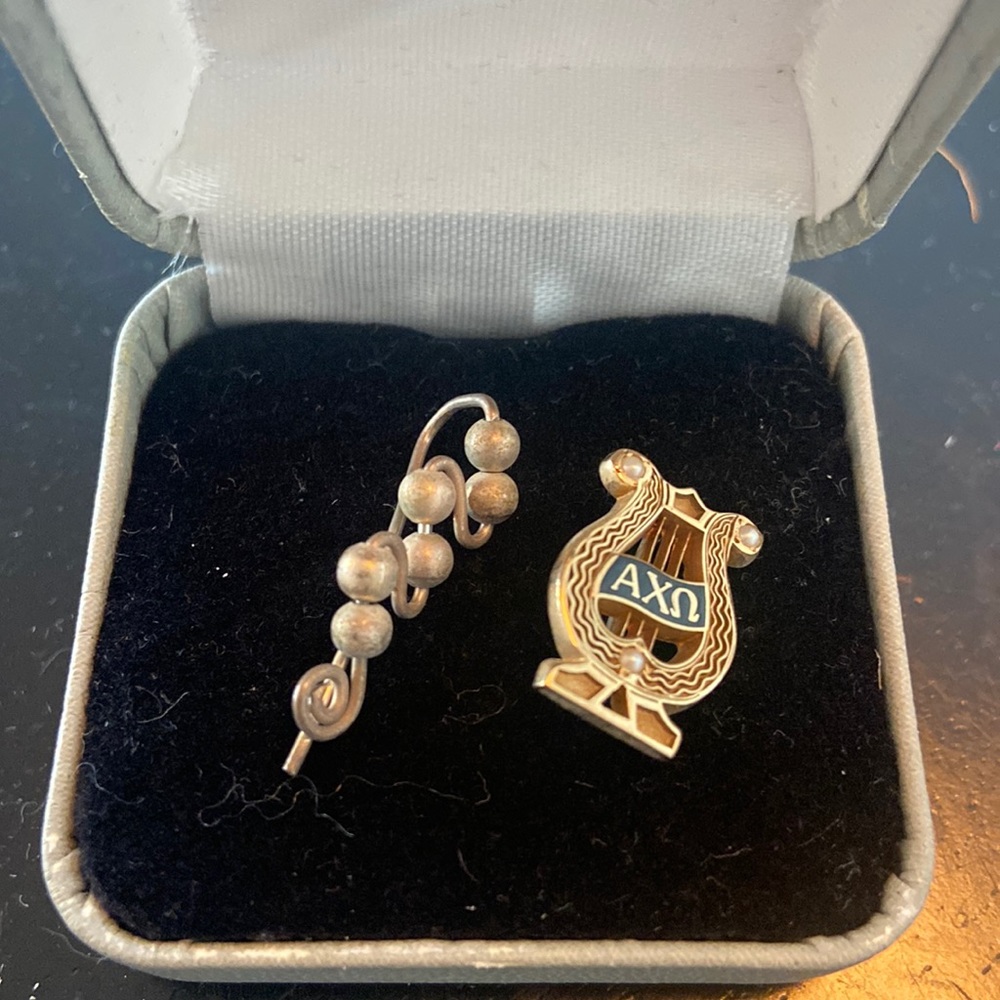 Alpha Chi Omega Lyre Pin